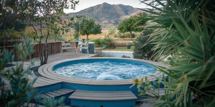 15 Outdoor Hot Tub Ideas to Transform Your Backyard into a Relaxing Oasis